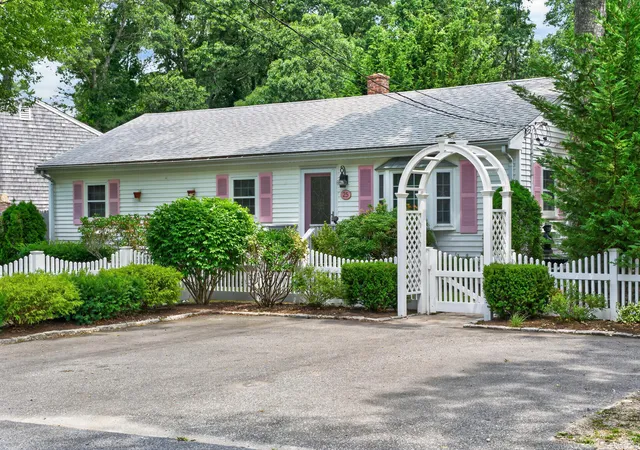 2nd image of 25 Deepwood Dr, East Falmouth, MA 02536 | MLS# 22603544