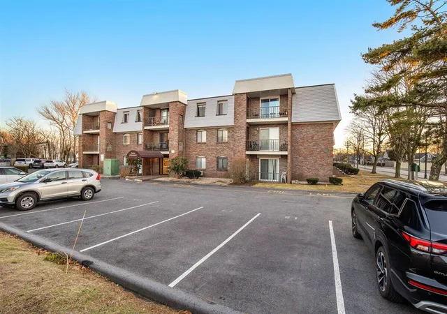 Photo 3 of Condo for sale at 15 Oak Neck Rd #APT 11, Hyannis, MA 02601 | MLS# 22603547 | Listing updated on 2026-07-25