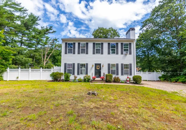1st image of 8 Hampden Rd, East Falmouth, MA 02536 | MLS# 22603650