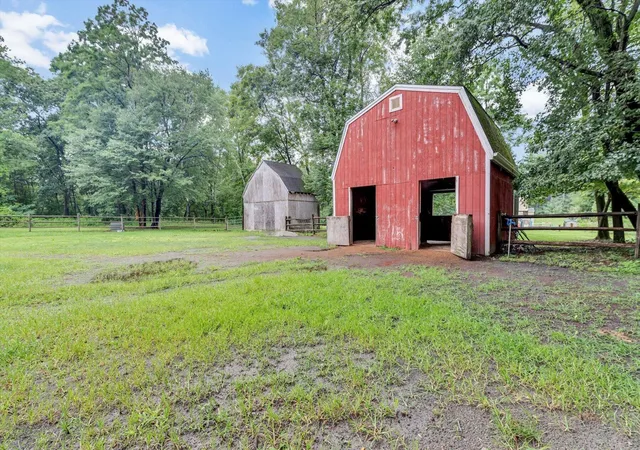 3rd image of 69R Anthony St, Berkley, MA 02779 | MLS# 22603704