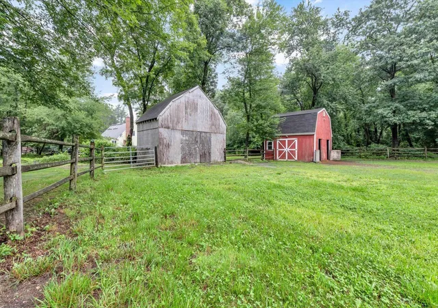 4th image of 69R Anthony St, Berkley, MA 02779 | MLS# 22603704