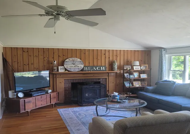 4th image of 32 Chadwick Ave, Hyannis, MA 02601 | MLS# 22603614