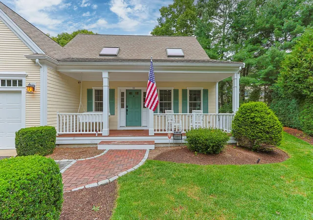 2nd image of 10 Lawton Ln, Centerville, MA 02632 | MLS# 22604058