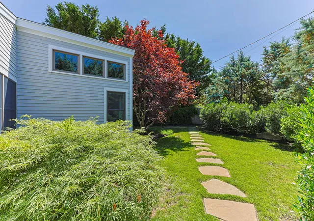 2nd image of 73 Franklin St, Provincetown, MA 02657