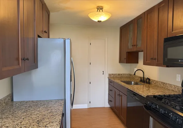 image of 37 Harbor Hl Dr, Buzzards Bay, MA 02532