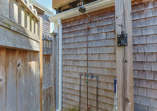 2nd image of 15 Winthrop St, Provincetown, MA 02657