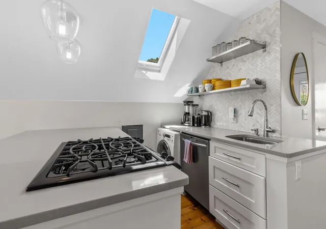 4th image of 15 Winthrop St #UNIT C, Provincetown, MA 02657 | MLS# 22603736