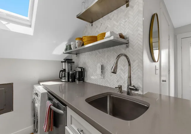5th image of 15 Winthrop St #UNIT C, Provincetown, MA 02657 | MLS# 22603736
