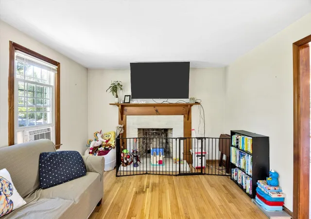 Photo 4 of Sale Pending at 27 Oregon Rd, Mashpee, MA 02649 | MLS# 22603795 | Listing updated on 2026-09-14