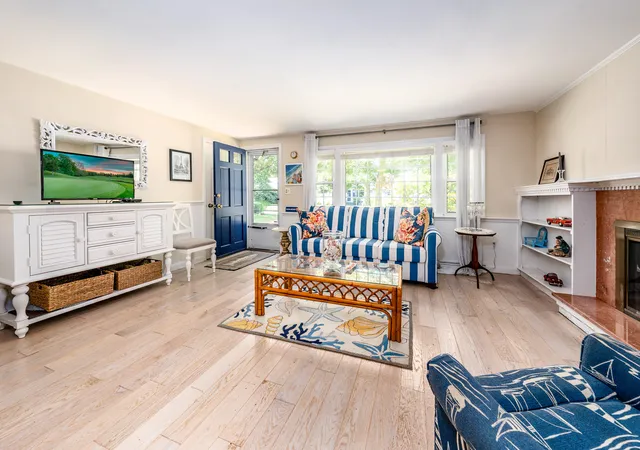 4th image of 6 Security St, Hyannis, MA 02601 | MLS# 22603729