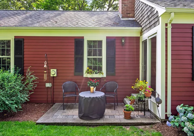 Photo 4 of Single family home for sale at 7 Bent Bluff Ln, Yarmouth Port, MA 02675 | MLS# 22603908 | Listing updated on 2026-10-08