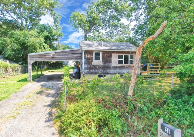 2nd image of 27 Lake Dr, Plymouth, MA 02360 | MLS# 22603739