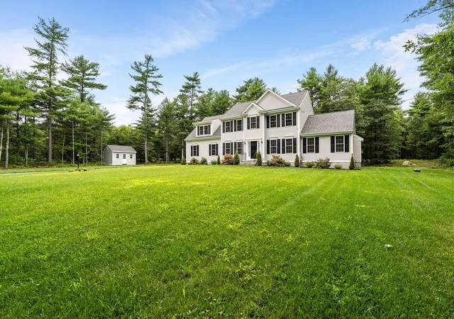 Photo 3 of Single family home for sale at 128 Thomas St, Middleboro, MA 02346 | MLS# 22604092 | Listing updated on 2026-10-08