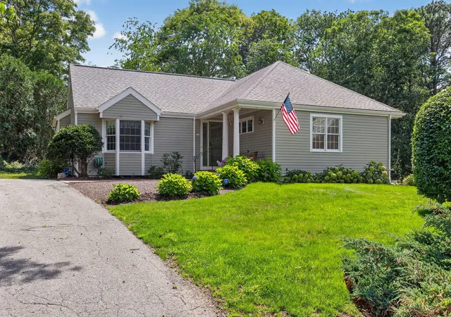 1st image of 8 Elizabeth Cir #UNIT 8, Mashpee, MA 02649 | MLS# 22603782