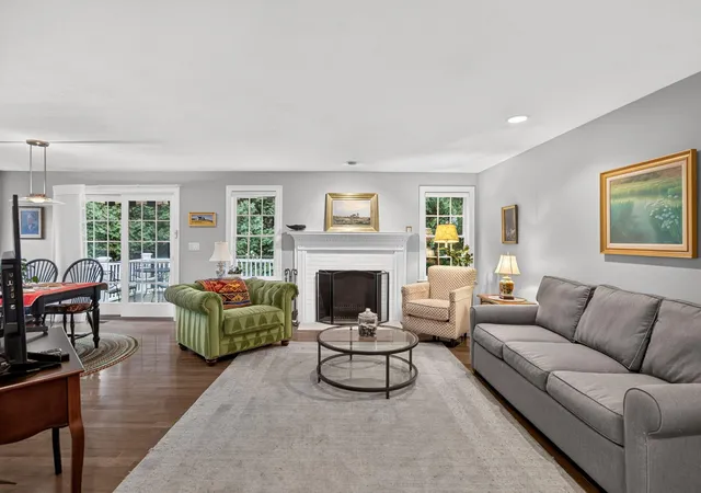 3rd image of 8 Elizabeth Cir #UNIT 8, Mashpee, MA 02649 | MLS# 22603782
