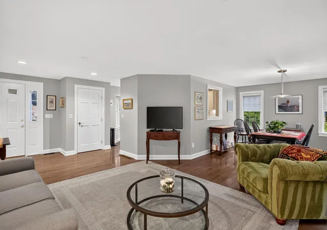 5th image of 8 Elizabeth Cir #UNIT 8, Mashpee, MA 02649 | MLS# 22603782