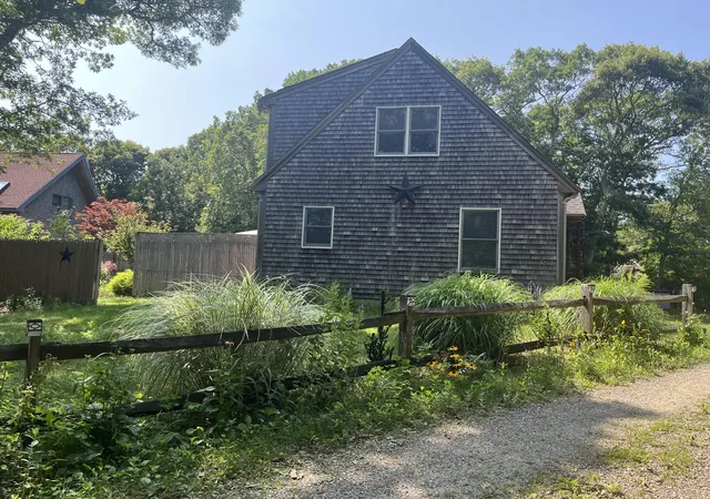 5th image of 323 County Rd, Vineyard Haven, MA 02568 | MLS# 22603763