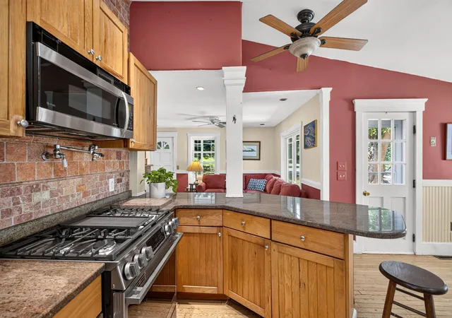 2nd image of 658 Main St, Harwich, MA 02645 | MLS# 22603830