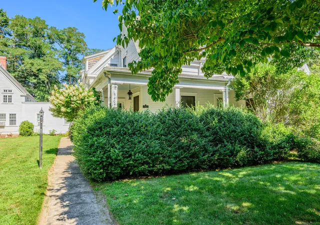 2nd image of 340 Main St, Centerville, MA 02632