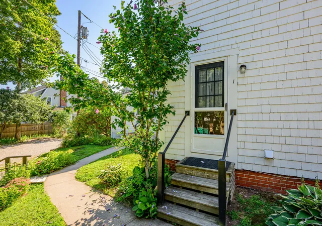 3rd image of 340 Main St #APT 1, Centerville, MA 02632 | MLS# 22603781