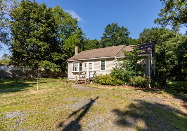 2nd image of 5 Freighthouse Rd, Sagamore, MA 02561 | MLS# 22603804