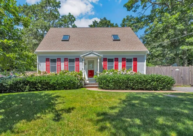2nd image of 9 Elaine Rd, Hyannis, MA 02601 | MLS# 22603820