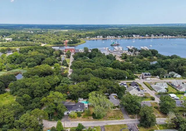 41st image of 2 Franconia Ave, Wareham, MA 02571 | MLS# 22603895