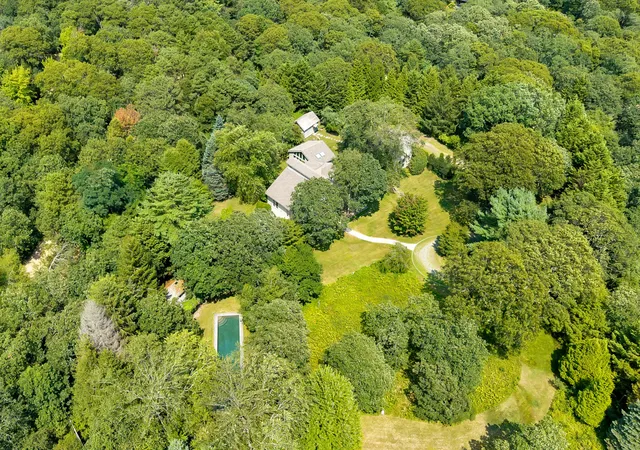 2nd image of 99 Oak Ln, Vineyard Haven, MA 02568 | MLS# 22604013