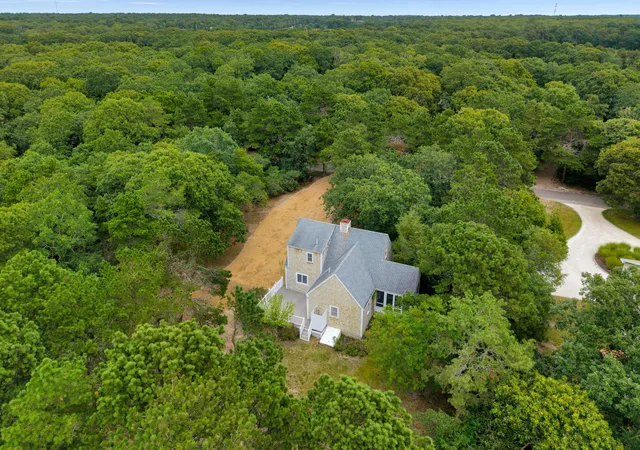 2nd image of 9 Marthas Rd, Edgartown, MA 02539 | MLS# 22604113