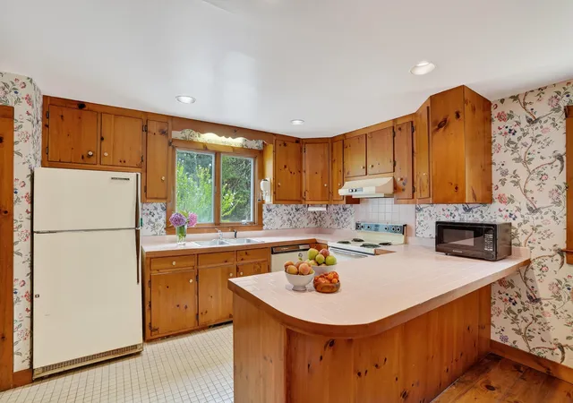 3rd image of 9 Marthas Rd, Edgartown, MA 02539 | MLS# 22604113