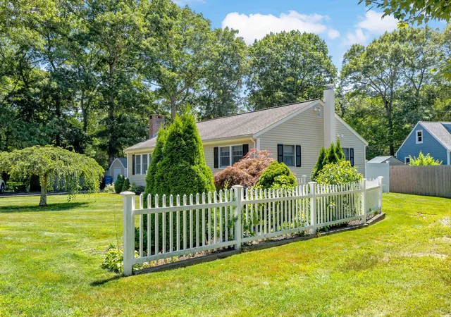 4th image of 4 Deepwood Dr, East Falmouth, MA 02536 | MLS# 22603891