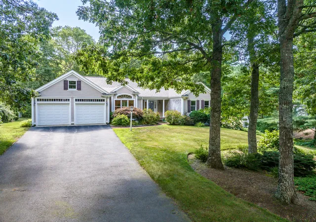 3rd image of 51 Falling Leaf Ln, Osterville, MA 02655 | MLS# 22604062