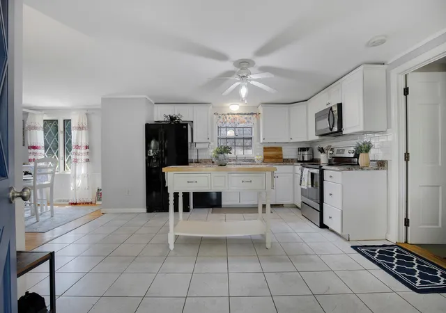 5th image of 11 & 11A Gateway St, South Yarmouth, MA 02664 | MLS# 22603870