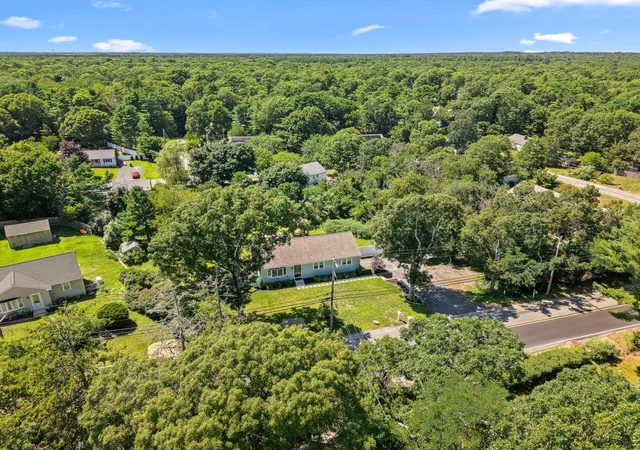 3rd image of 1109 Shootflying Hill Rd, Centerville, MA 02632 | MLS# 22603918
