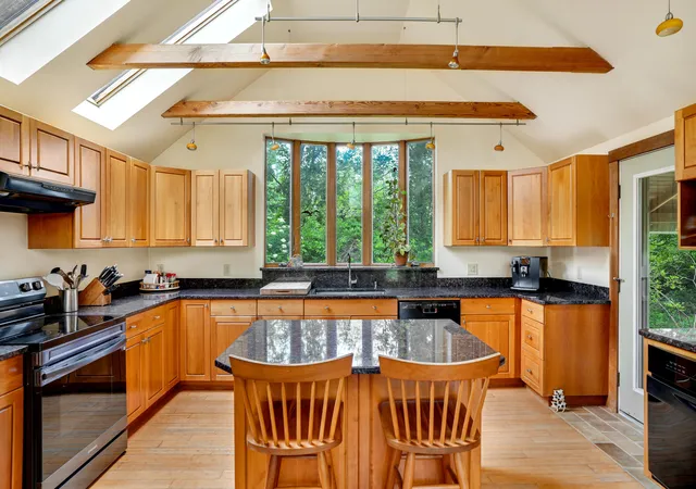 Photo 4 of Sale Pending at 174 Middle Rd, Chilmark, MA 02535 | MLS# 22603889 | Listing updated on 2026-10-05
