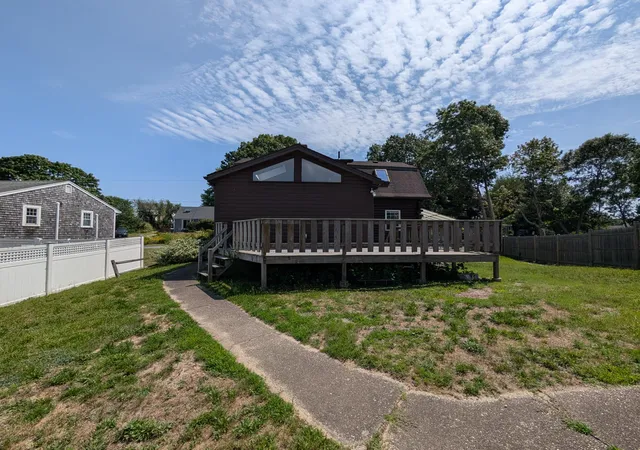 5th image of 40 Daisy Hill Rd, Hyannis, MA 02601 | MLS# 22603899