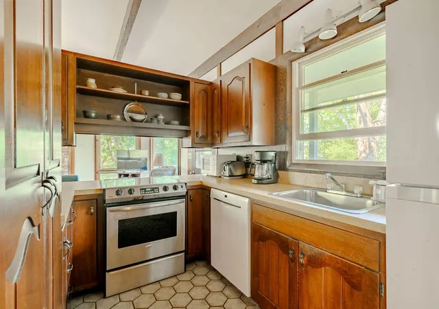 4th image of 450 Lieutenant Island Rd, Wellfleet, MA 02667 | MLS# 22603963