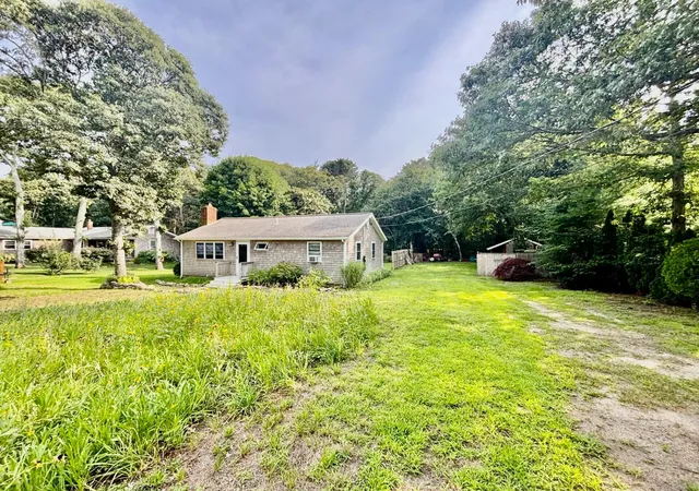 3rd image of 11 Stanley St, Oak Bluffs, MA 02557 | MLS# 22603967