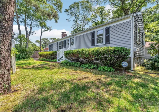2nd image of 11 Hazelwood Rd, South Dennis, MA 02660 | MLS# 22604028