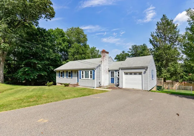 2nd image of 24 Hillside Ave, Holbrook, MA 02343 | MLS# 22604073