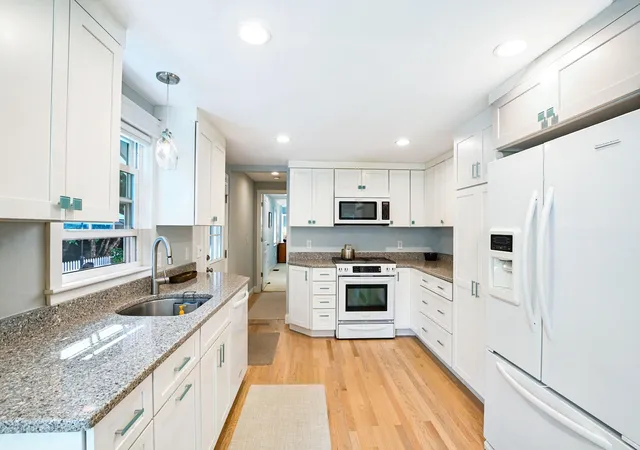 4th image of 31 Garrison Rd, Falmouth, MA 02540 | MLS# 22604130