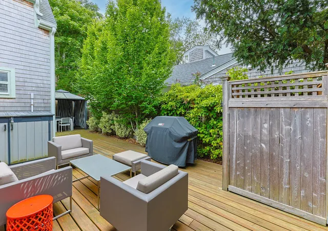 image of 48 Pleasant St, Provincetown, MA 02657