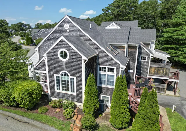 Photo 3 of Condo for sale at 68 Gold Leaf Ln, Mashpee, MA 02649 | MLS# 22604252 | Listing updated on 2026-09-14