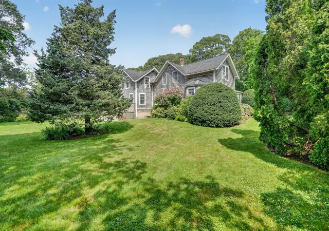 Photo 3 of Single family home for sale at 88 Franklin St, Vineyard Haven, MA 02568 | MLS# 22604150 | Listing updated on 2026-08-24