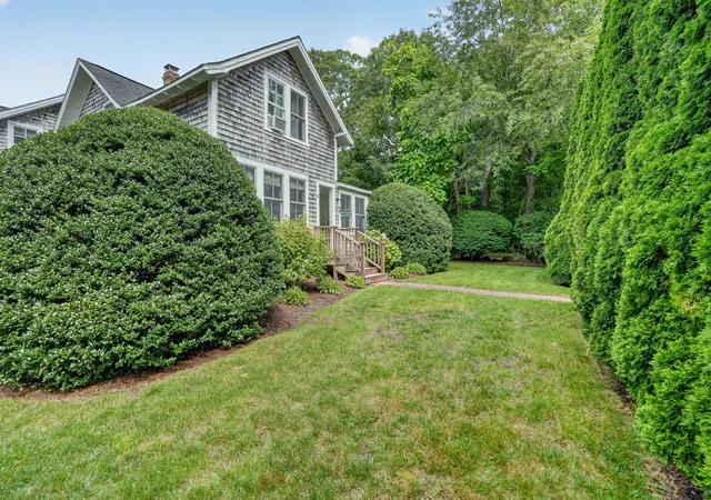 Photo 4 of Single family home for sale at 88 Franklin St, Vineyard Haven, MA 02568 | MLS# 22604150 | Listing updated on 2026-08-24