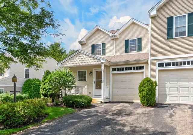 1st image of 7 Sycamore Dr #UNIT 7, Middleborough, MA 02346 | MLS# 22604209