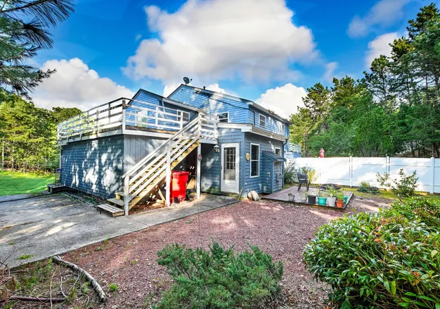 3rd image of 29 Surrey Ln, Bourne, MA 02532 | MLS# 22604222