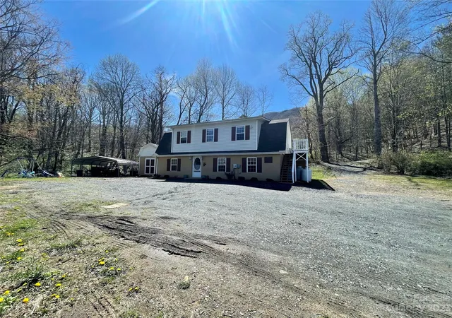 Photo 3 of Single family home for sale at 195 Trinity Ln, Jefferson, NC 28640 | MLS# 4020279 | Listing updated on 2026-04-15