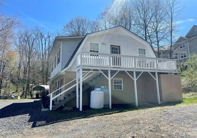 Photo 3 of Single family home for sale at 195 Trinity Ln, Jefferson, NC 28640 | MLS# 4020279 | Listing updated on 2026-04-15