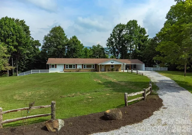 Photo 2 of Multi family home for sale at 468 Deer Park Lake Rd, Spruce Pine, NC 28777 | MLS# 4068097 | Listing updated on 2026-09-30